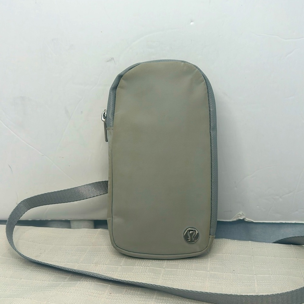 Lululemon SILVER GRAY Modular Phone Crossbody Bag